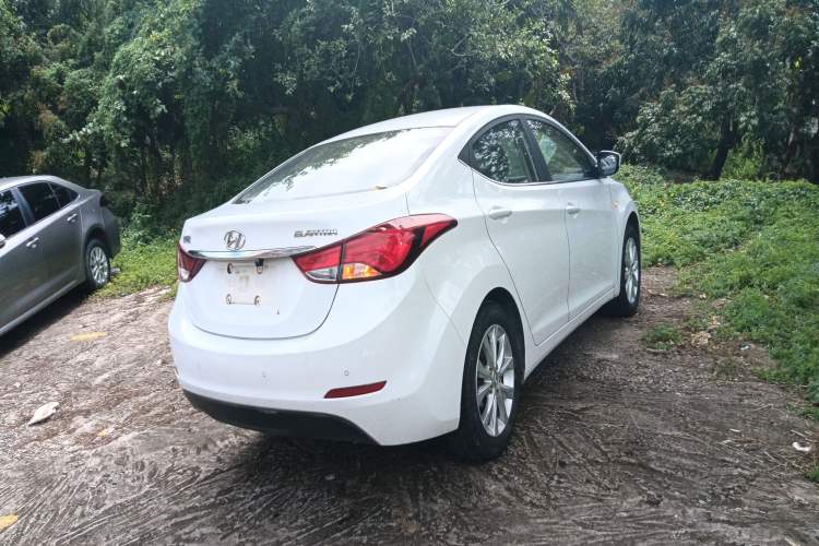 Used Hyundai Elantra 2016 1.6L Automatic Smart Version

