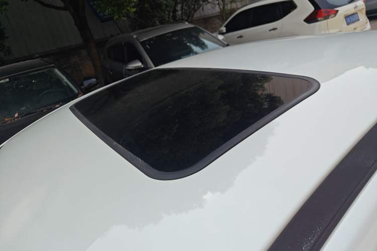 Used Dongfeng Aeolus L60 2015 1.8L Automatic New Rui Model
