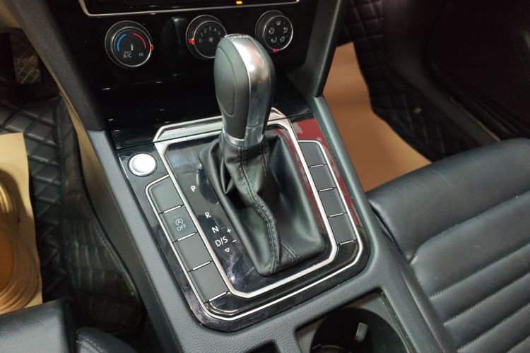 Used Volkswagen Magotan 2019 330TSI DSG Leading Edition China V Standard
