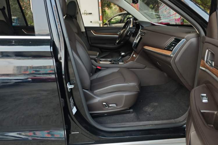 Used Roewe RX8 2018 30T Smart Connectivity Two-Wheel Drive Supreme Edition
