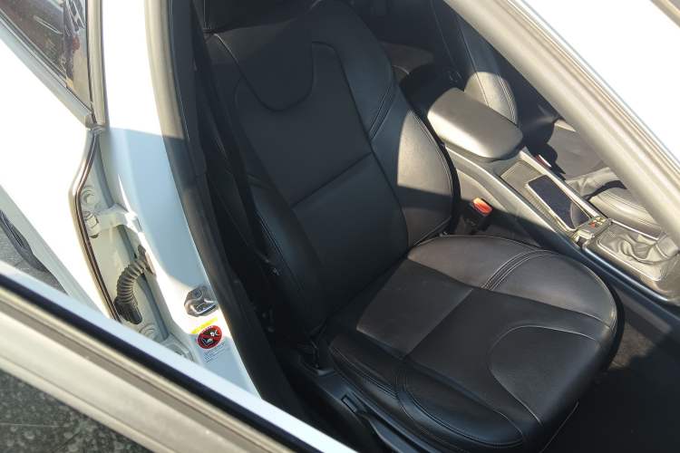 Used Volvo V40 2018 T3 Zhiyi Edition
