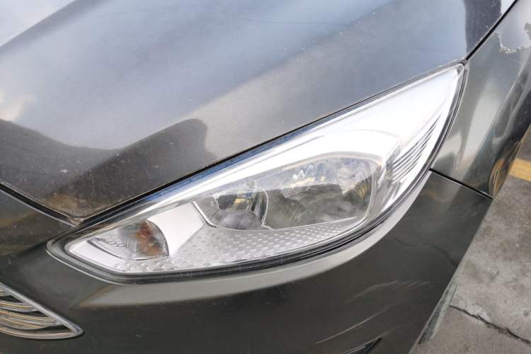 Used Ford Focus 2015 Sedan 1.6L Manual Comfort Model
