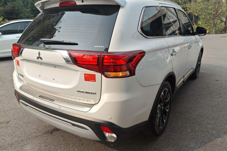 Used Mitsubishi Outlander 2019 2.4L 4x4 Zhi Xiang Edition 7 Seats China V Emission Standard
