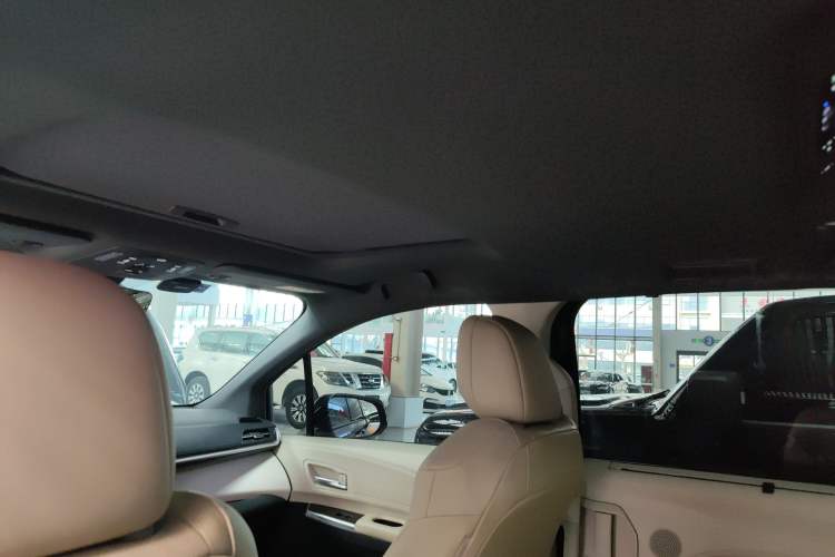 Used Toyota Granvia 2023 2.5L Hybrid Prestige PLUS Edition