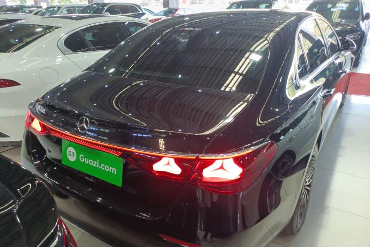 Used Mercedes-Benz E-Class 2025 E 260 L
