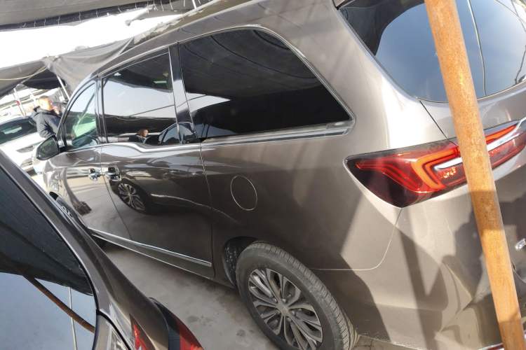 Used Buick GL8 2020 Land Cruiser Executive 652T Luxury Edition with Welfare Features
