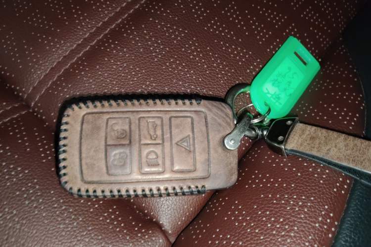 Used Land Rover Range Rover Evoque 2021 Range Rover Velar 249 PS R-Dynamic S Performance Edition
