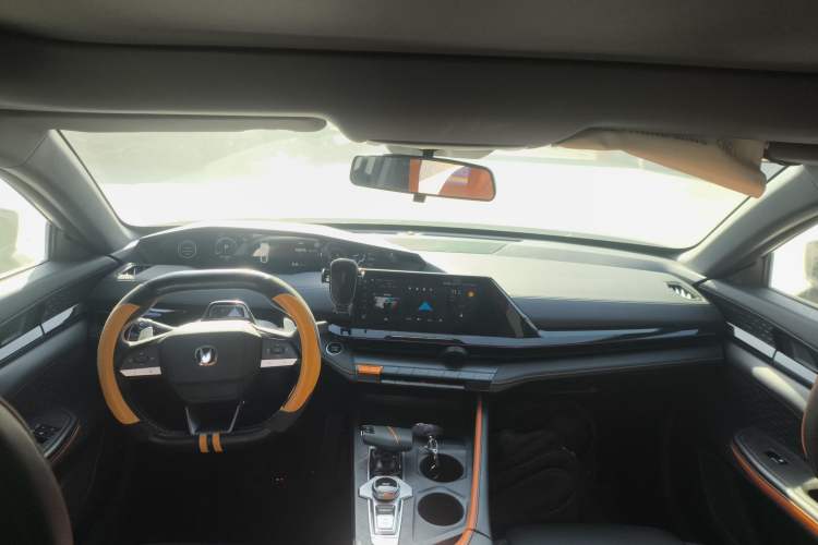 Used Changan UNI-V 2022 1.5T Prestige Version
