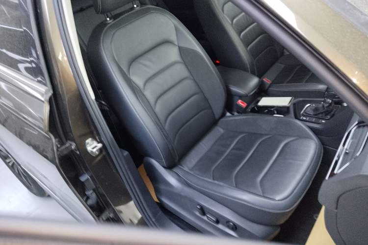 Used Volkswagen Tiguan L 2019 Updated Version 330TSI Automatic Two-Wheel Drive Panoramic Comfort Edition China VI Standard
