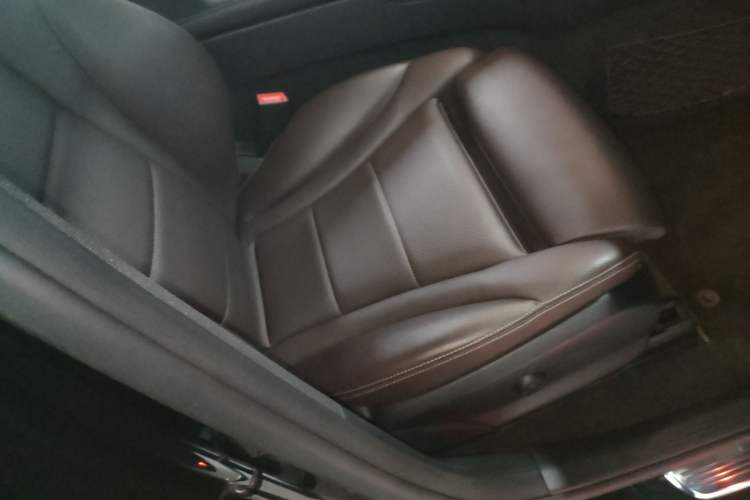 Used Mercedes-Benz GLC 2018 GLC 260 4MATIC Luxury Model