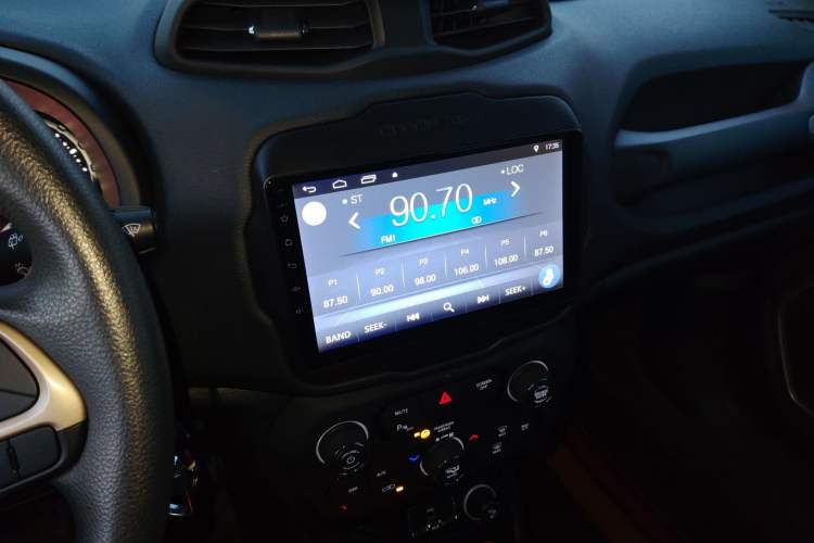 Used  Renegade 2018 Connected Large Screen Version 180T Automatic Kinetic Edition+
