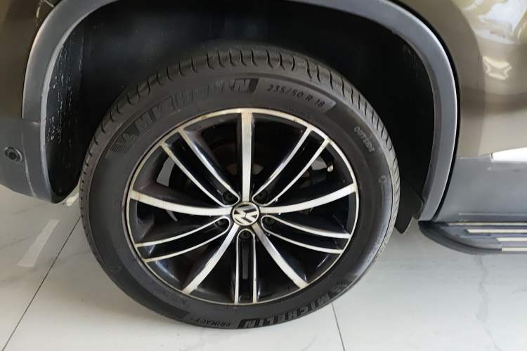 Used Volkswagen Tiguan 2015 2.0 TSI Automatic All-Wheel Drive Flagship Edition
