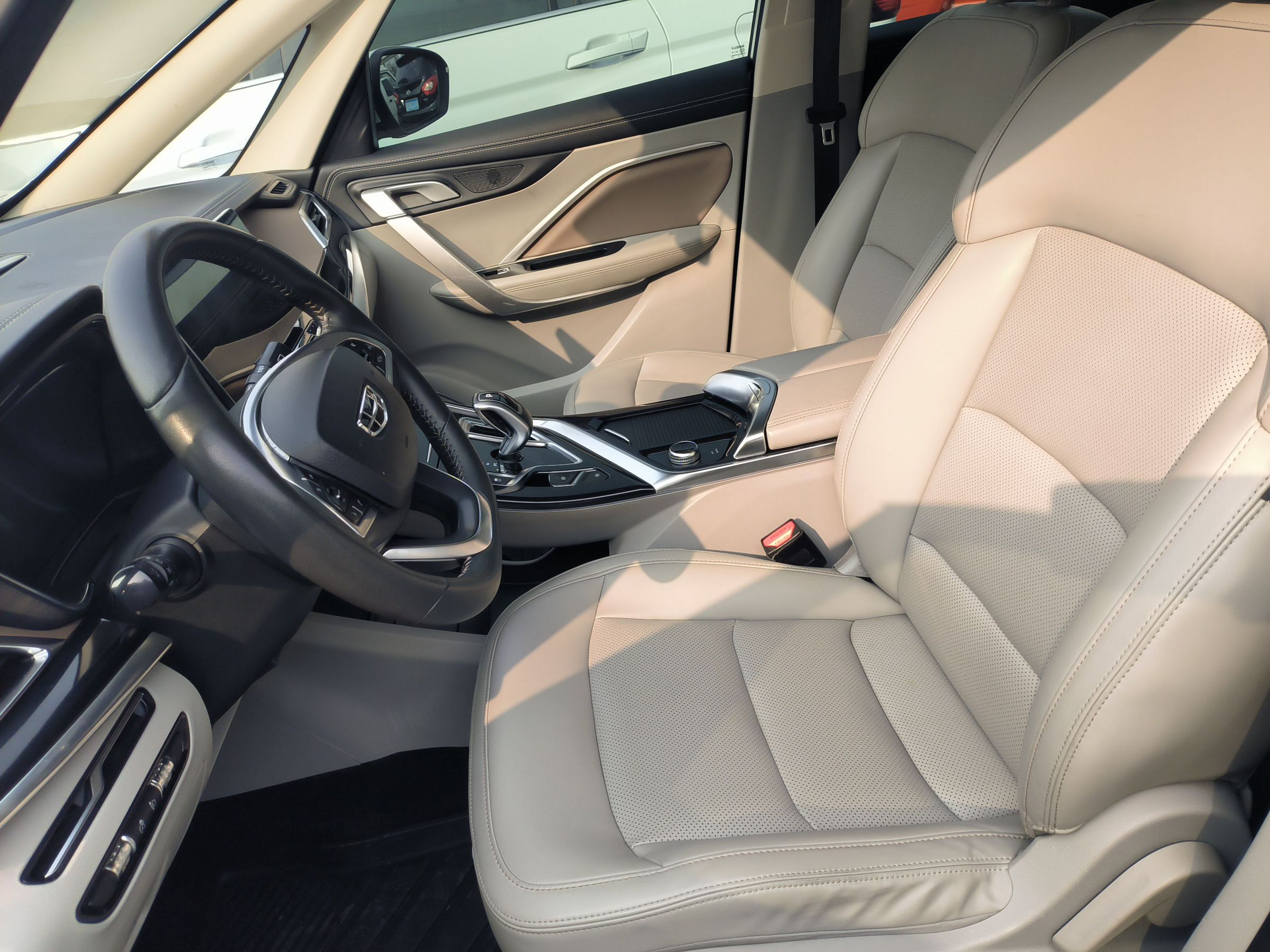 Переднее сиденье в автомобиле