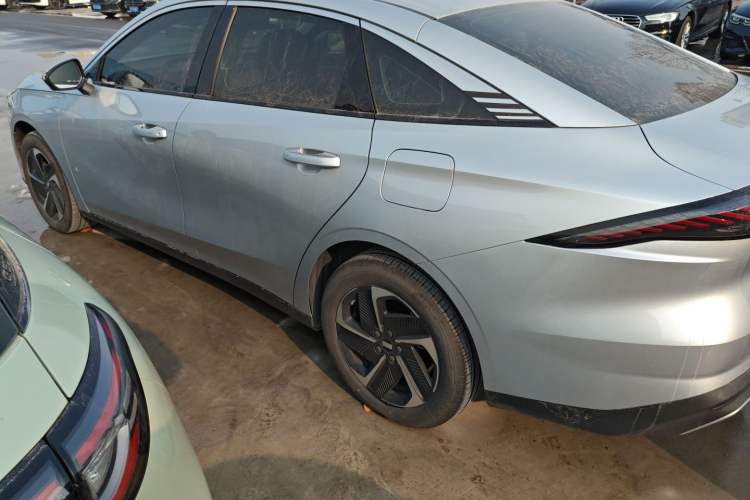 Used  L6 2025 EM-i 140km Starship Edition
