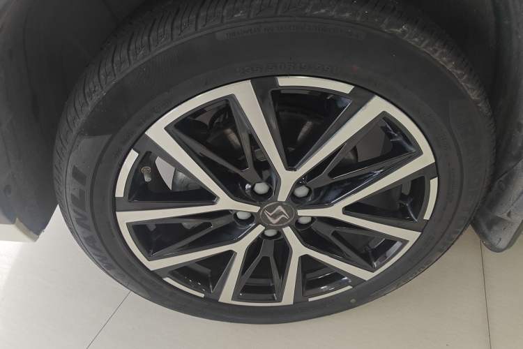 Used SOL X8 PLUS 2023 1.5 TGDI DCT Smart Edition 7-Seater