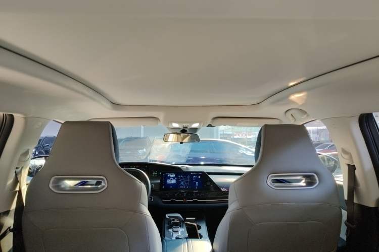 Used Changan UNI-K iDD 2023 Zhidian iDD 1.5T 135km Smart & Fun Model
