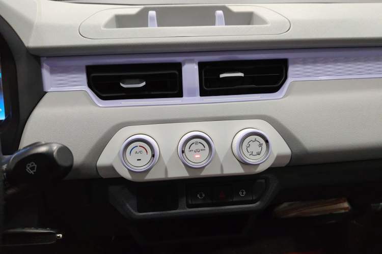 Used Chery QQ Ice Cream 2022 170km Sundae Phosphate Lithium-Ion