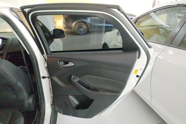 Used Ford Focus 2018 Hatchback Classic 1.6L Automatic Comfort Plus SmartDrive Edition
