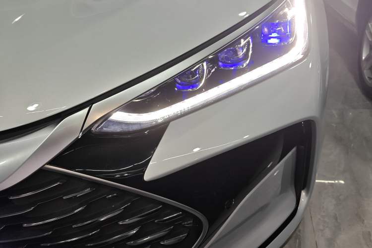 Used BYD Tang New Energy 2024 DM-i Glory Edition 112KM Flagship Model
