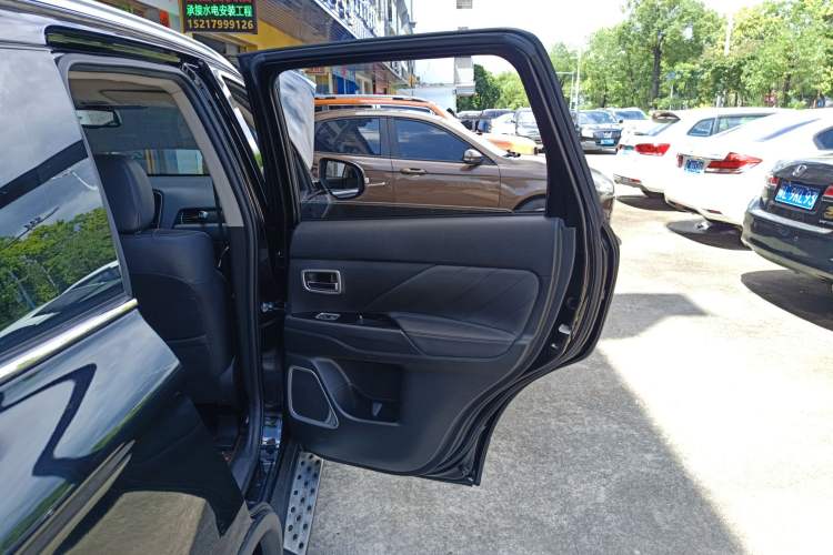 Used Mitsubishi Outlander 2019 2.0L Two-Wheel Drive Comfort Edition 5 Seats China VI Standard