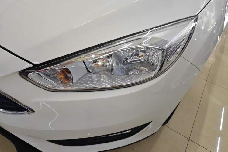 Used Ford Focus 2018 Hatchback Classic 1.6L Automatic Trendy SmartDrive Edition
