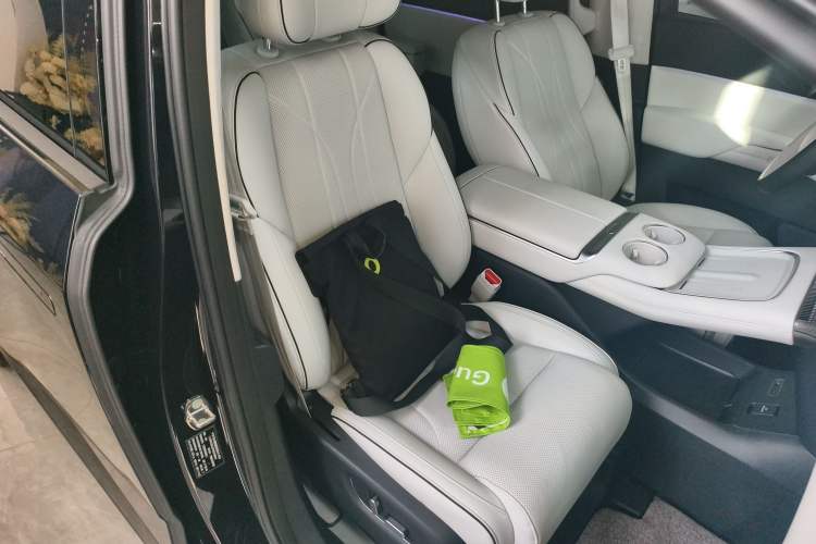 Used XPeng X9 2024 702 Ultra-Long Range Pro
