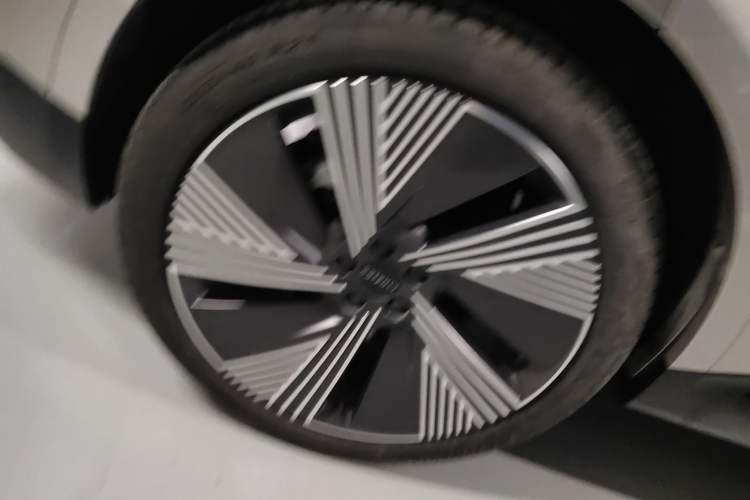 Used Lynk & Co 08 EM-P 2023 120km Long-Range Halo