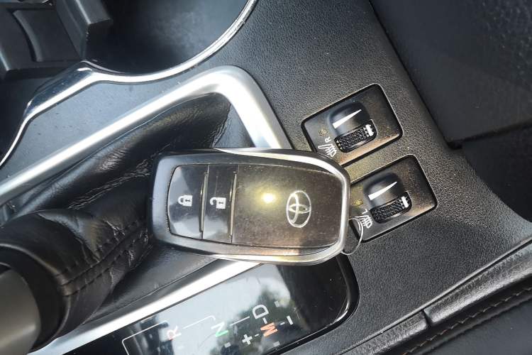 Used Toyota Highlander 2018 2.0T Four-Wheel Drive Luxury Version 7 Seats China VI Standard
