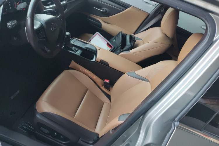 Used Lexus ES 2020 200 Excellence Edition
