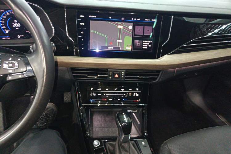 Used Volkswagen Passat 2020 Revised Version 330TSI Luxury Edition China VI Standard
