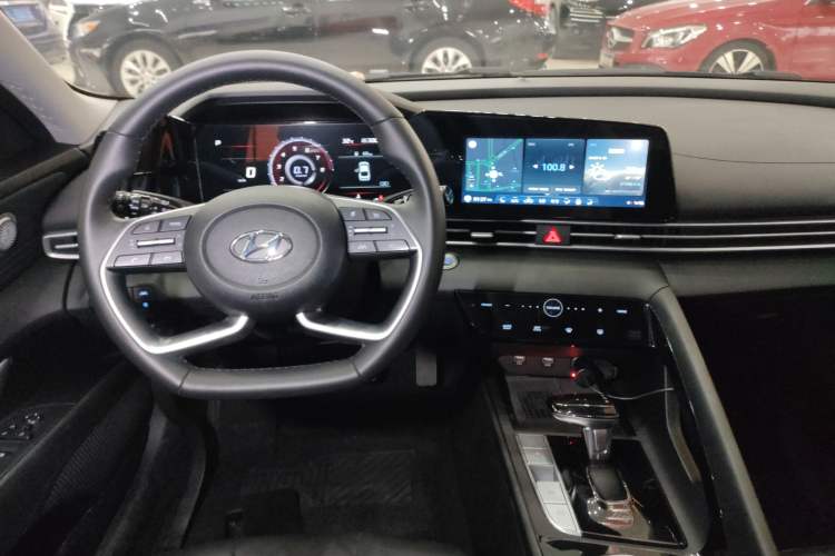 Used Hyundai Elantra 2022 1.5L CVT LUX Prestige Edition
