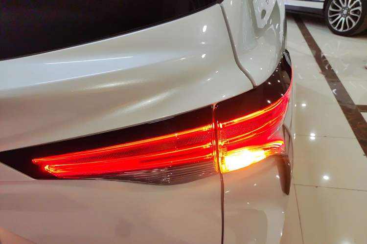 Used Toyota Sienna 2024 2.5L Hybrid Four-Wheel Drive Prestige Edition