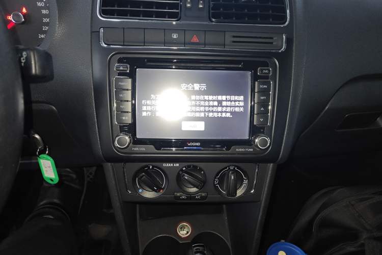 Used Volkswagen Polo 2016 1.6L Automatic Comfort Model
