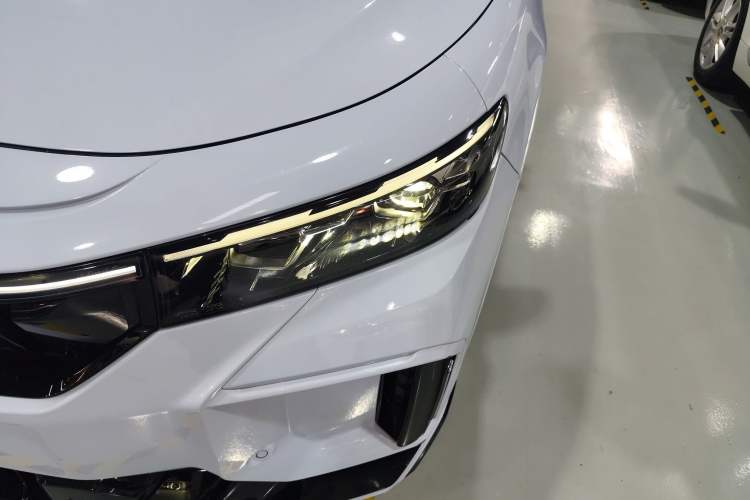 Used VOYAH FREE 2023 Four-Wheel Drive Extended-Range Model with Ultra-Long Range
