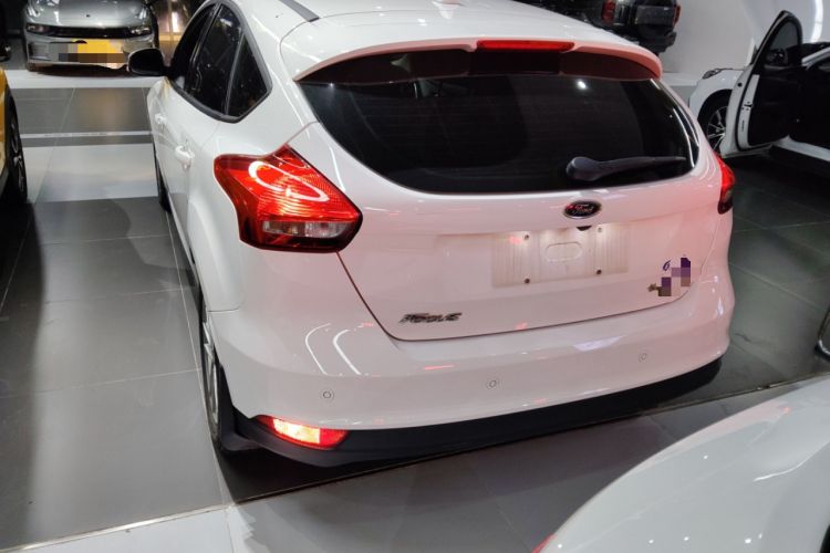 Used Ford Focus 2018 Hatchback Classic 1.6L Automatic Trendy SmartDrive Edition
