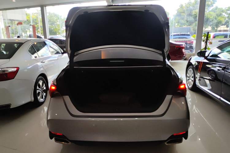 Used Toyota Avalon 2019 2.0L Luxury Edition China VI Standard
