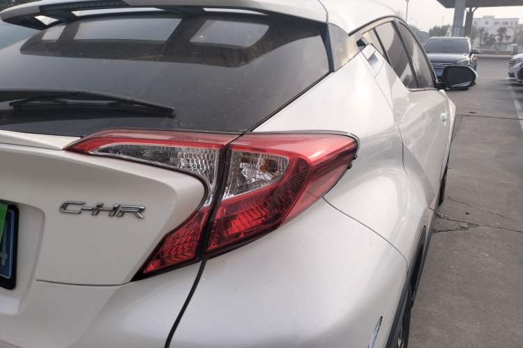 Used Toyota C-HR 2018 2.0L Leading with Sunroof China VI Standard
