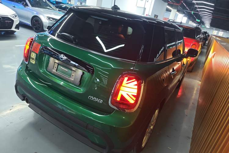 Used  MINI 2022 Updated 1.5T COOPER Classic Edition Five-Door Version
