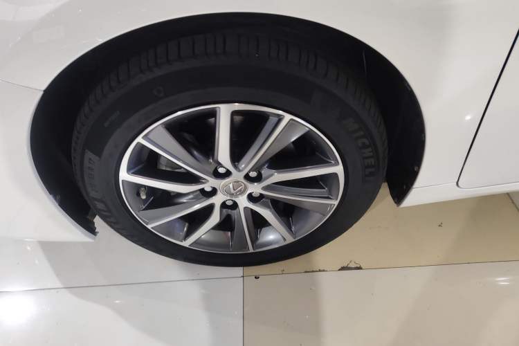 Used Lexus ES 2015 300h Comfort Edition