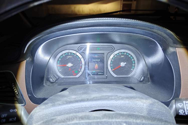 Used FORTHING Lingzhi 2019 M5L 1.6L 7-Seater Luxury Model China VI Standard
