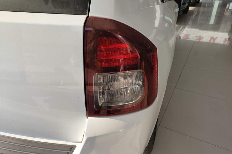 Used  Compass 2015 2.0L two-wheel drive sport version