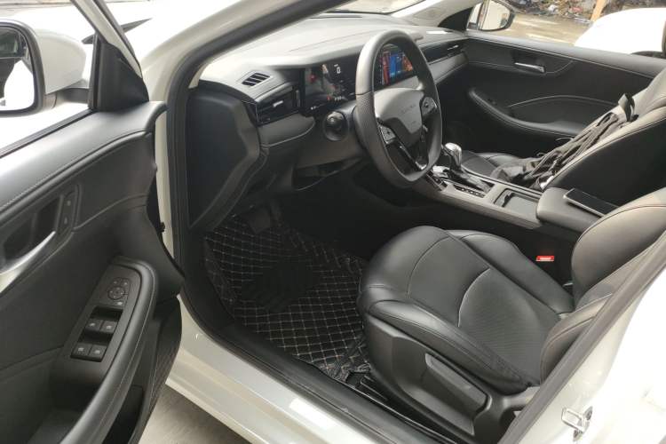 Used Roewe i5 2023 1.5L CVT Luxury Edition
