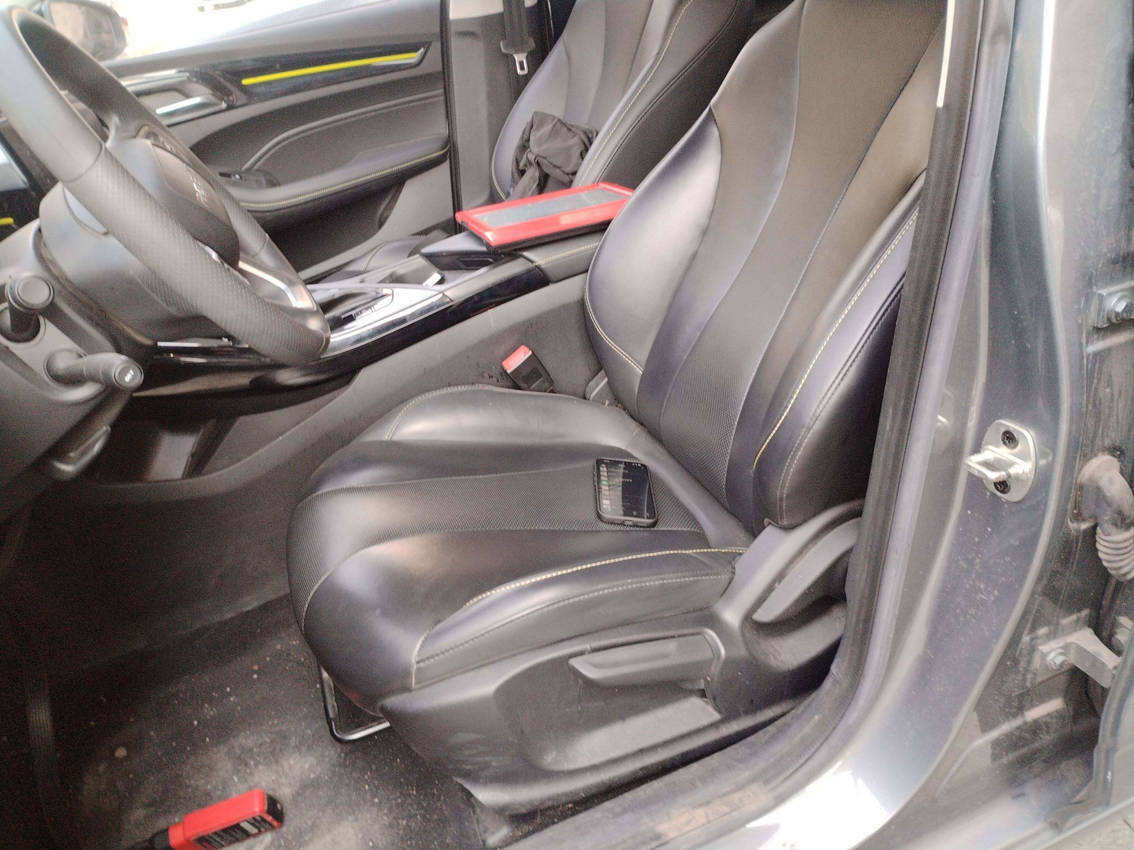 Переднее сиденье в автомобиле