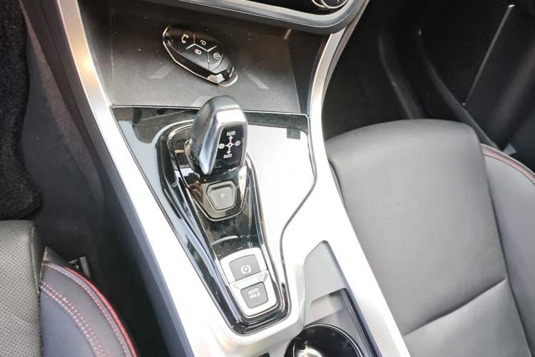 Used Lynk & Co 01 2019 2.0T Two-Wheel Drive Zhaopu Version China VI Standard
