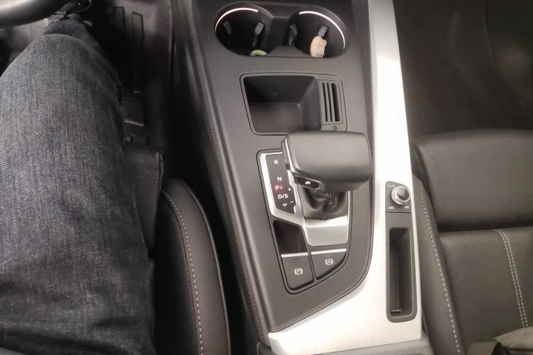 Used Audi A4L 2022 40 TFSI Luxury Dynamic Model
