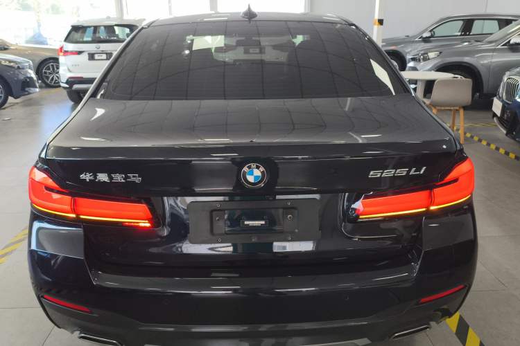 Used BMW 5 Series 2022 Second Facelift 525Li M Sport Package
