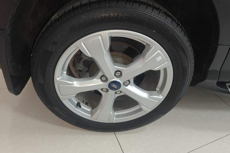 Used Ford Kuga 2018 EcoBoost 180 Two-Wheel-Drive Platinum Edition
