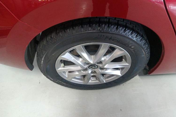 Used Mazda Mazda 3 Axela 2016 Sedan 1.5L Automatic Luxury Model
