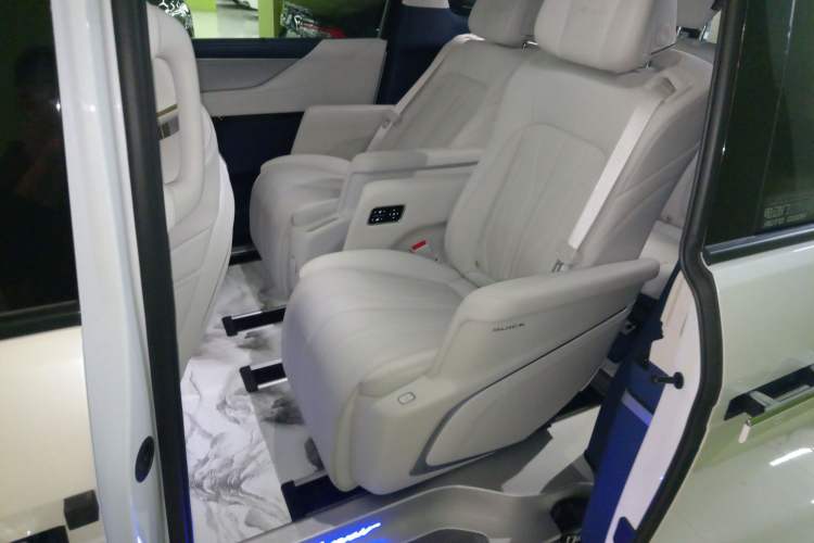 Used Buick GL8 New Energy 2024 Lu Zun Luxury Edition 7-Seater
