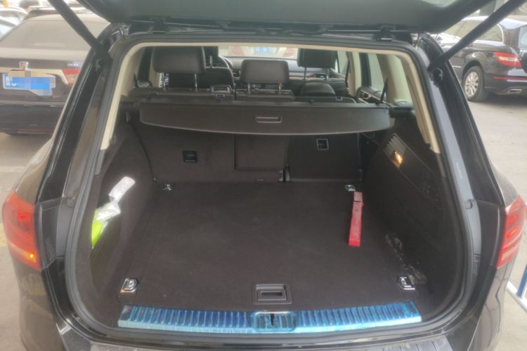 Used Volkswagen Touareg 2011 3.0 TSI Comfort Version
